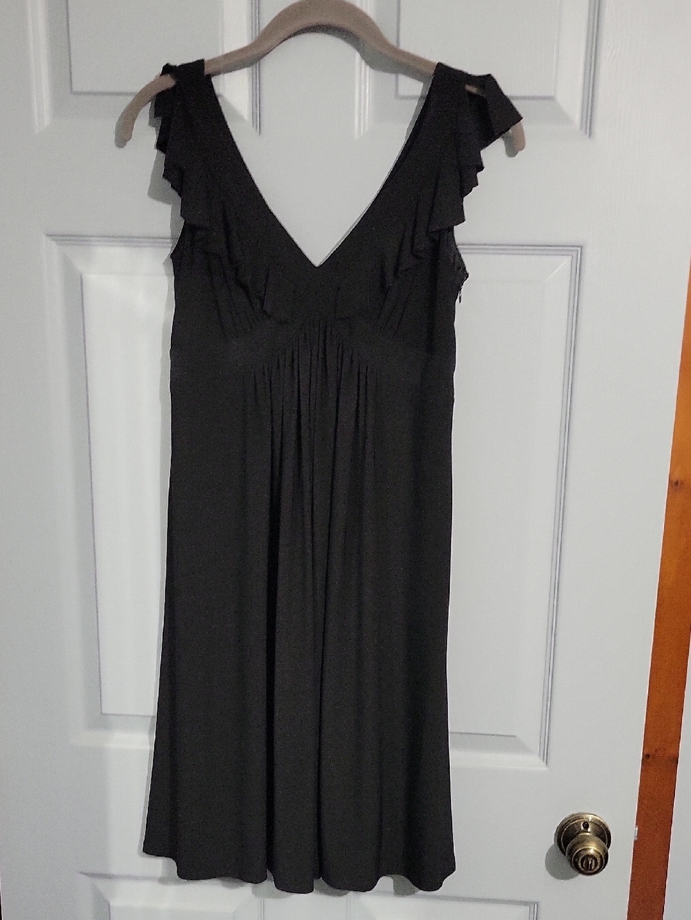 Evan Picone Black Ruffle V-neck Cocktail Dress 4P